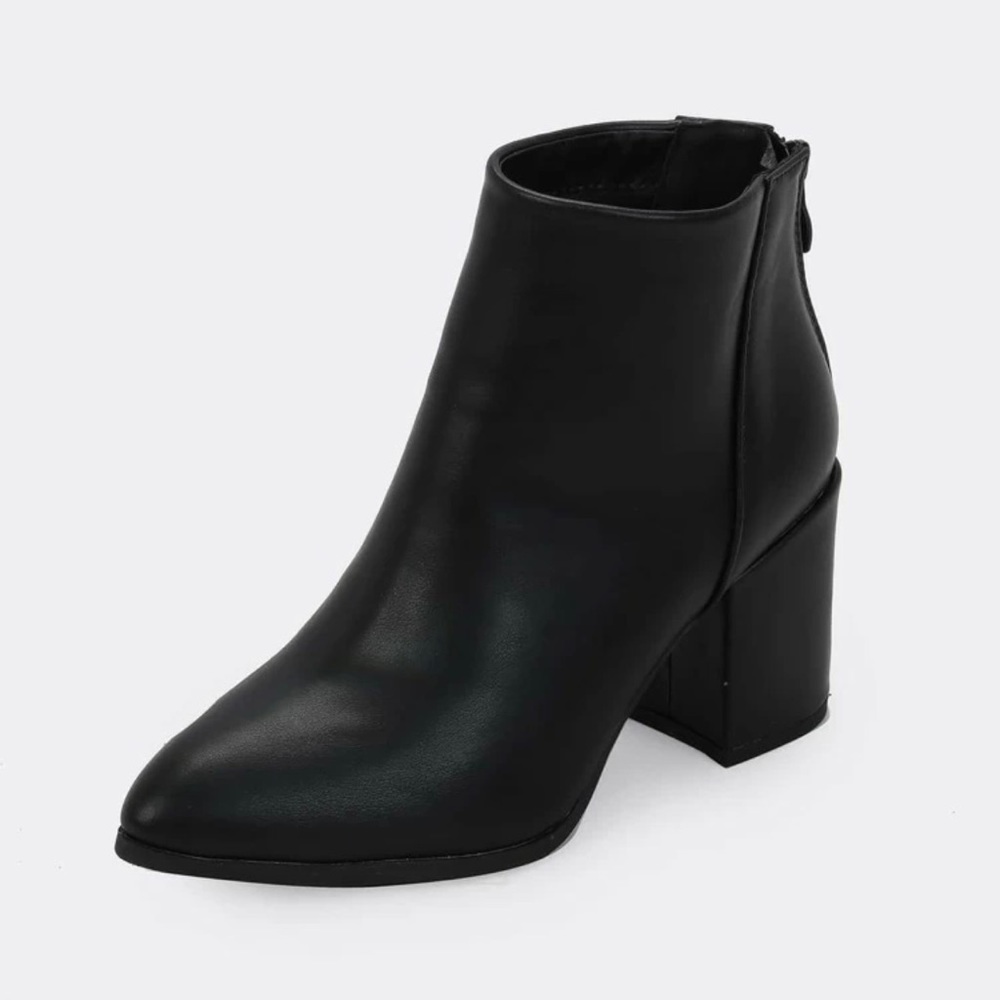 Black healed booties! *NEW* in box